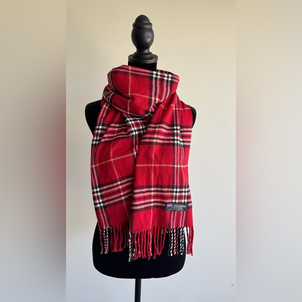 Cashmere 100% Classic Red Tartan Men's women’s Scarf made in Scotland - Picture 5 of 6